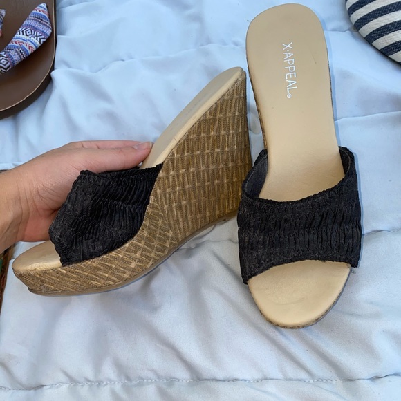 Black smocked strap wedges size 7 - Picture 1 of 3
